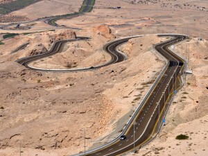 Al Ain strada nel deserto