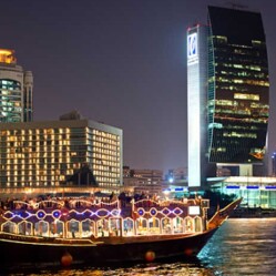 Il fascino di una crociera notturna a Dubai nel racconto di Annalisa