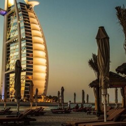 Burj Al Arab: l’hotel extra lusso di Dubai a forma di vela