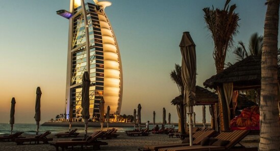 Burj Al Arab: l’hotel extra lusso di Dubai a forma di vela