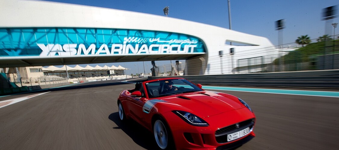Prenota ora un tour guidato di 2 ore del Circuito di Yas Marina ad Abu Dabi