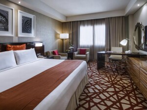 crowne plaza dubai deira