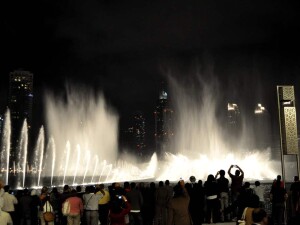 Spettacolo delle fontane dubai foto di Riaz Kanani via flickr