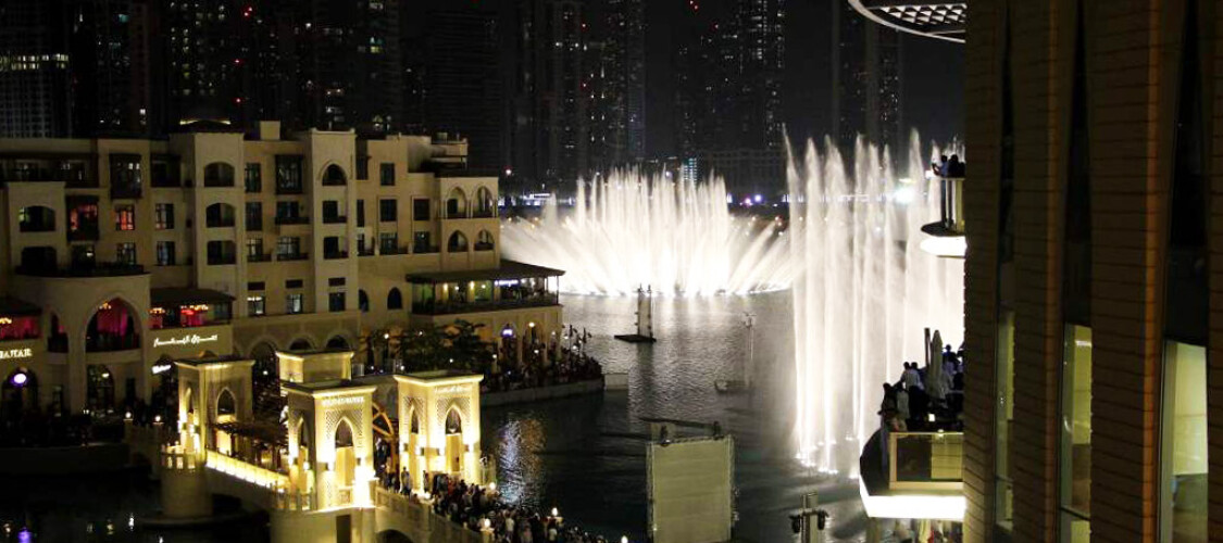 Assisti allo Spettacolo delle Fontane di Dubai dalla Boardwalk e sali sul Burj Khalifa