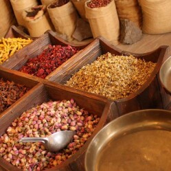 Autour des souks de Dubaï: or, épices et tissus