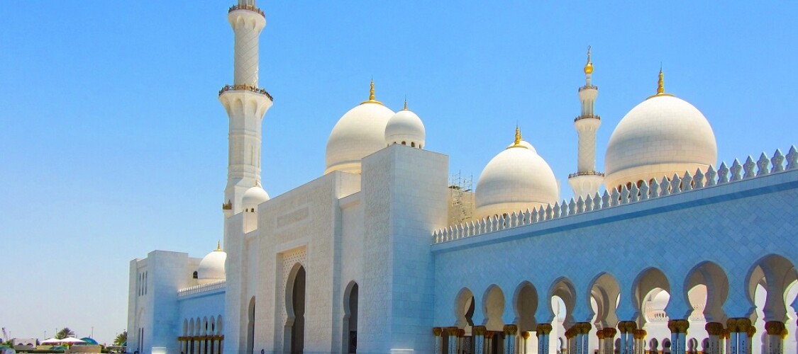 Scopri le offerte e i tour per visitare la Grande Moschea Sheikh Zayed